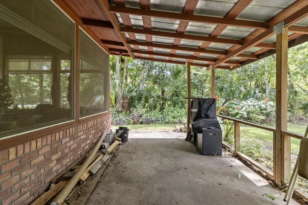 For Sale: $225,000 (2 beds, 1 baths, 1076 Square Feet)