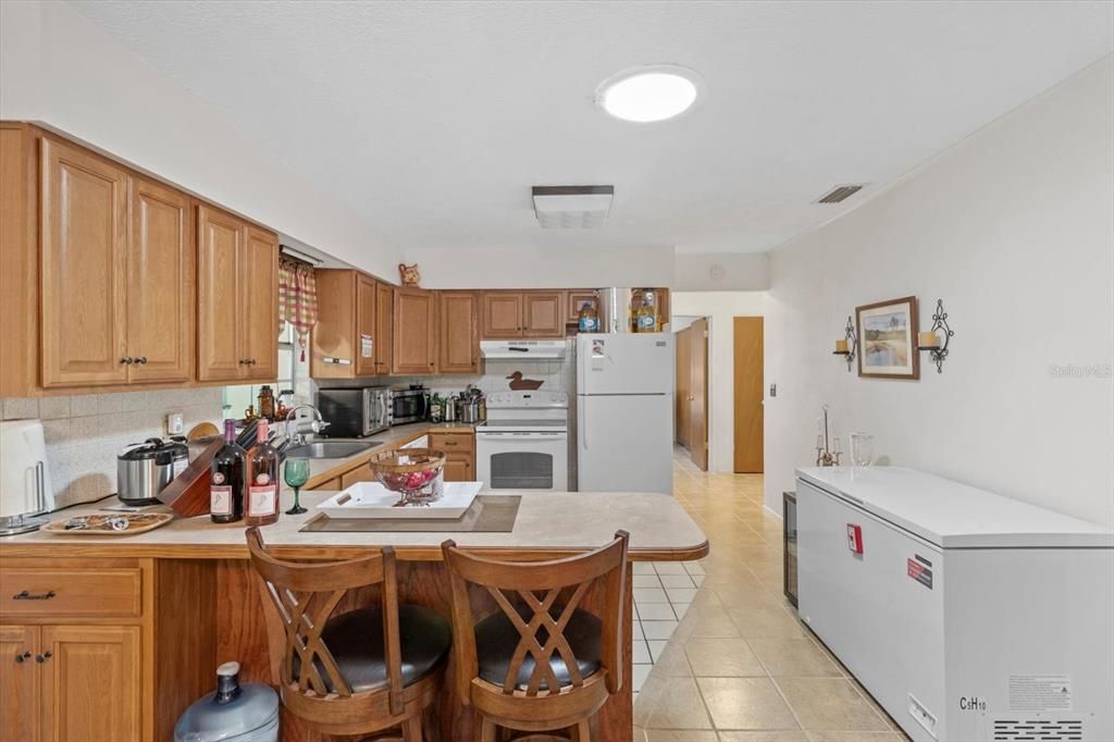 For Sale: $225,000 (2 beds, 1 baths, 1076 Square Feet)