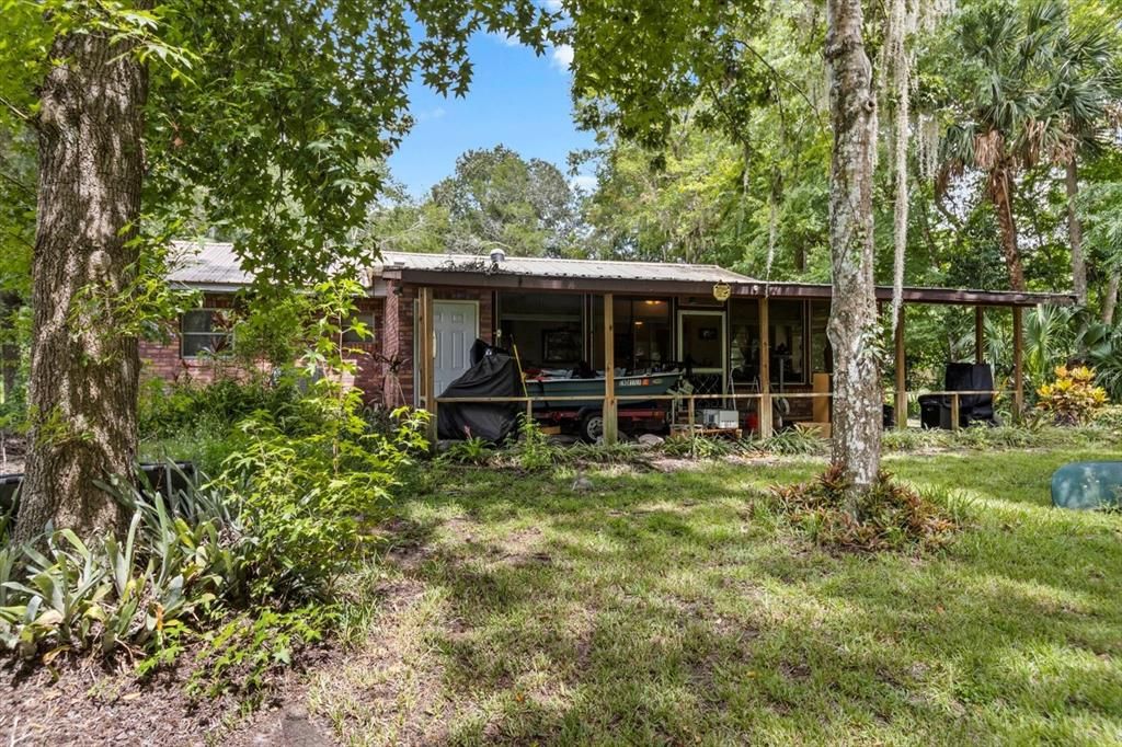 For Sale: $225,000 (2 beds, 1 baths, 1076 Square Feet)