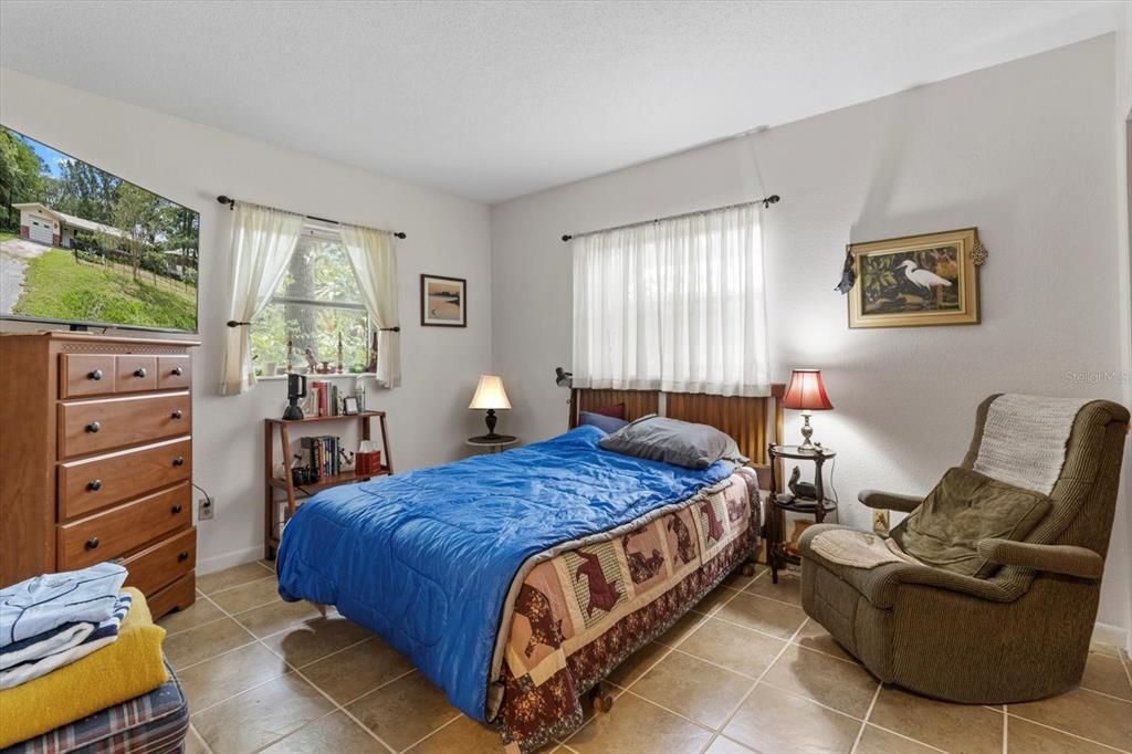 For Sale: $225,000 (2 beds, 1 baths, 1076 Square Feet)