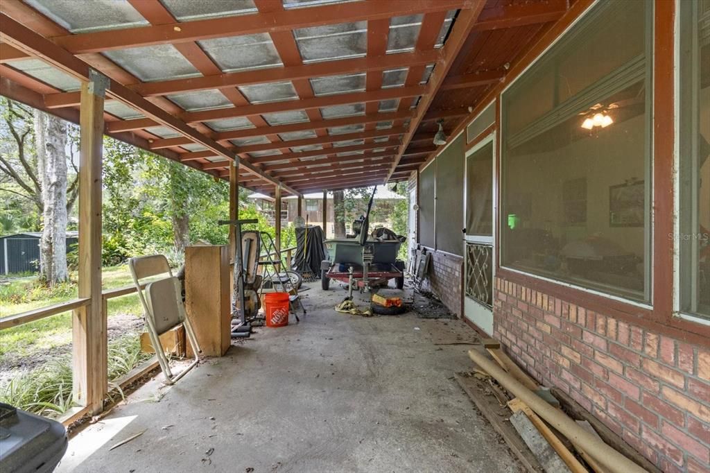 For Sale: $225,000 (2 beds, 1 baths, 1076 Square Feet)