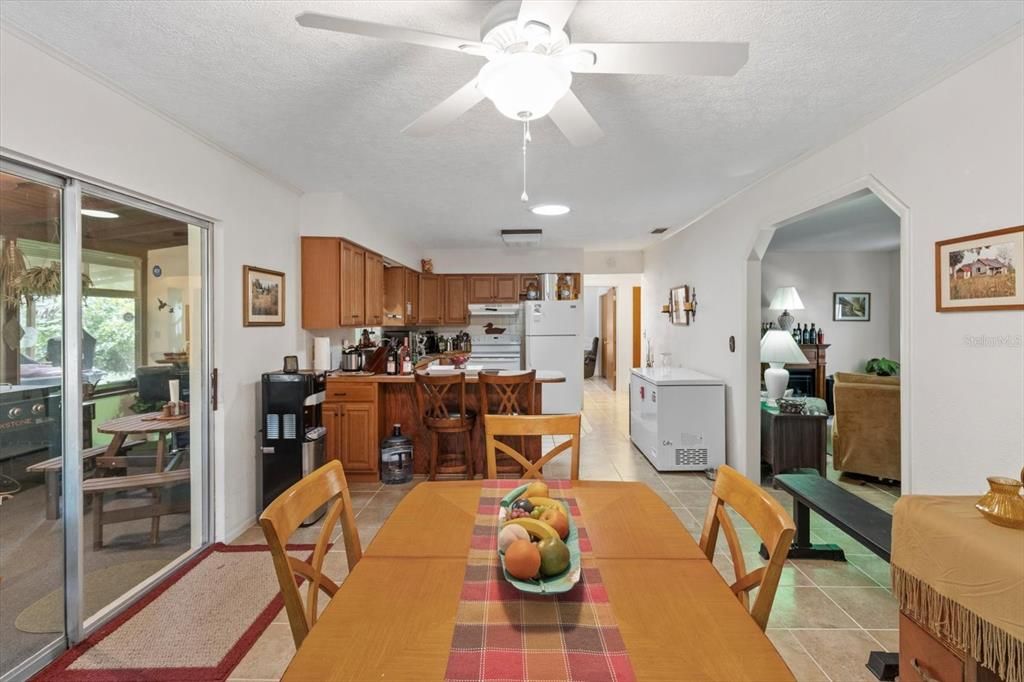 For Sale: $225,000 (2 beds, 1 baths, 1076 Square Feet)