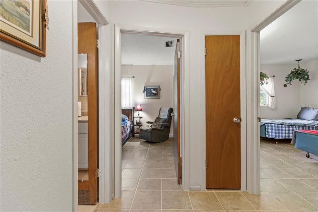 For Sale: $225,000 (2 beds, 1 baths, 1076 Square Feet)