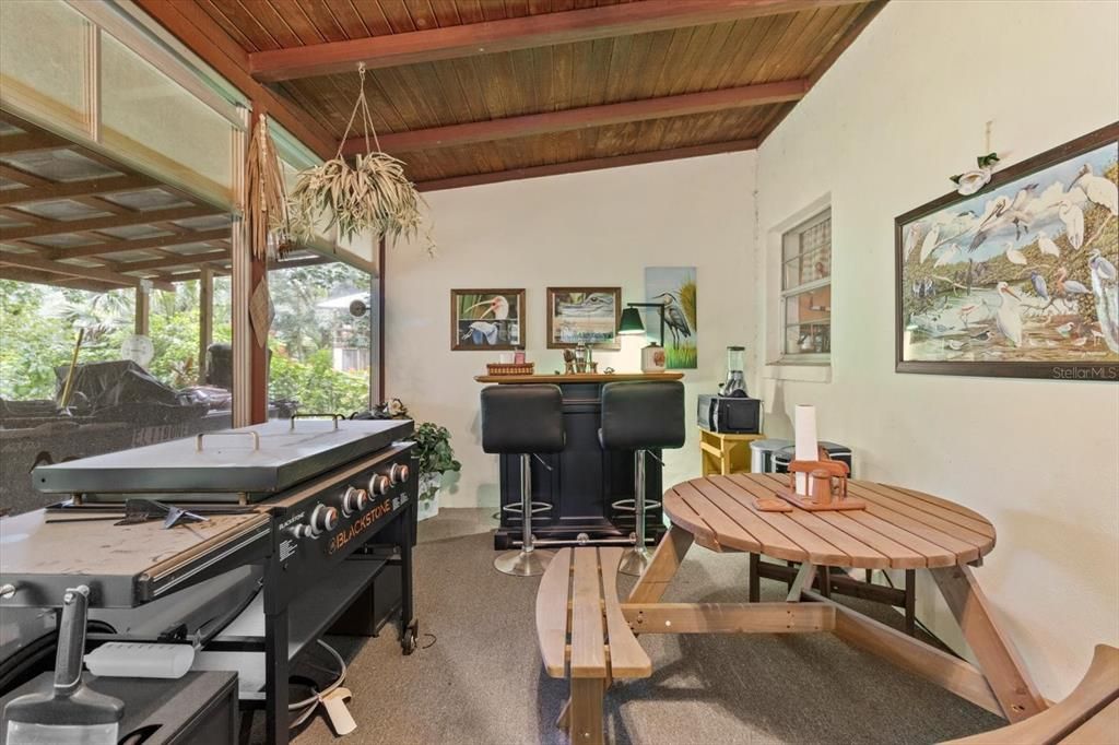 For Sale: $225,000 (2 beds, 1 baths, 1076 Square Feet)