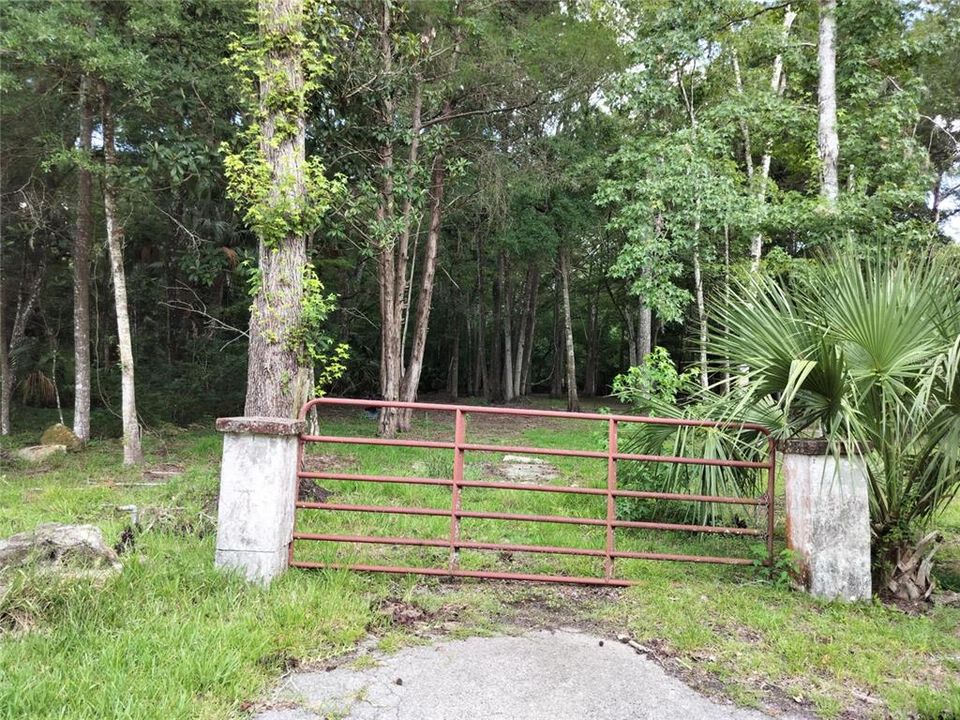 待售: $89,000 (0.87 acres)