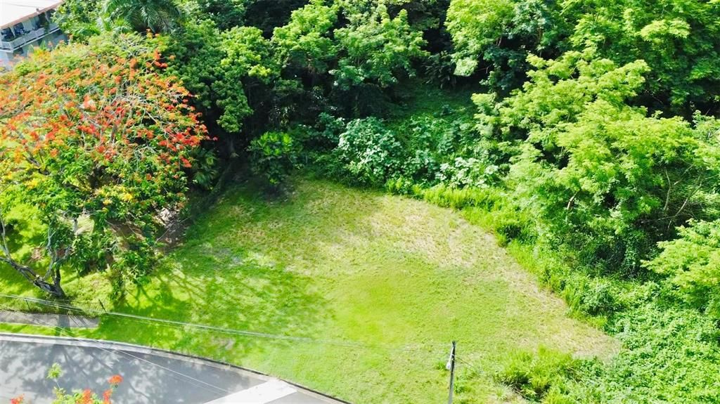 En Venta: $330,000 (1.04 acres)