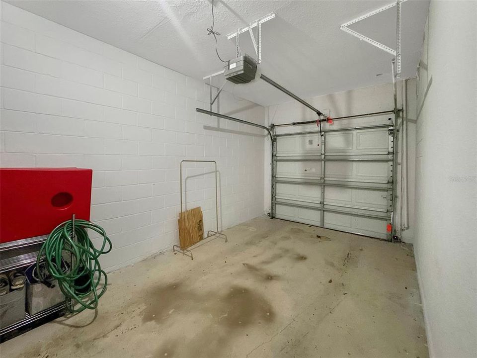 Под контрактом: $267,900 (3 спален, 2 ванн, 1686 Квадратных фут)