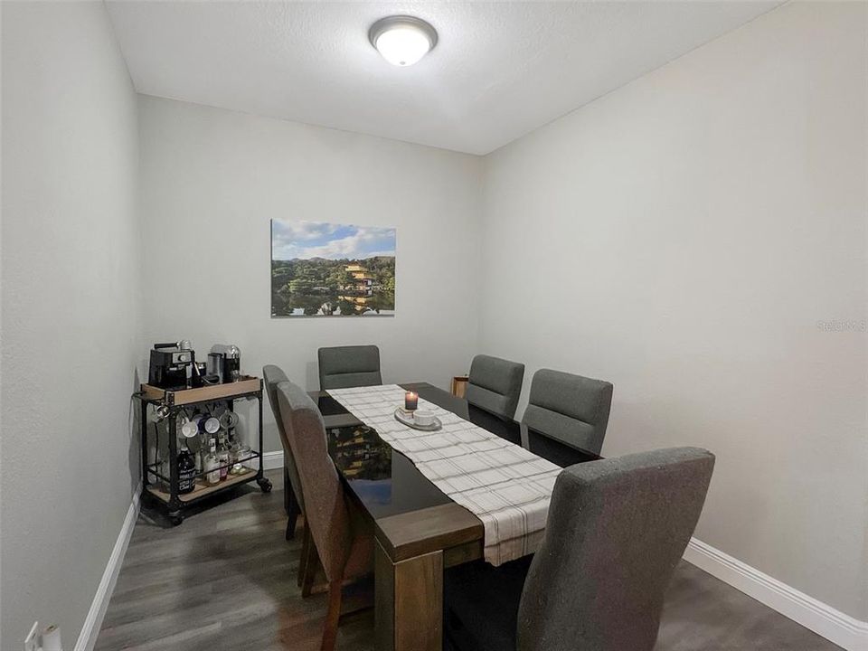 Под контрактом: $267,900 (3 спален, 2 ванн, 1686 Квадратных фут)