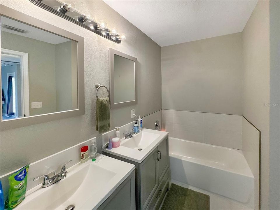 Под контрактом: $267,900 (3 спален, 2 ванн, 1686 Квадратных фут)