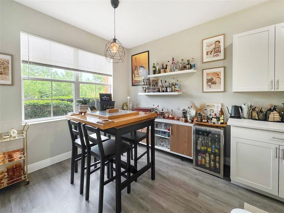 Под контрактом: $267,900 (3 спален, 2 ванн, 1686 Квадратных фут)