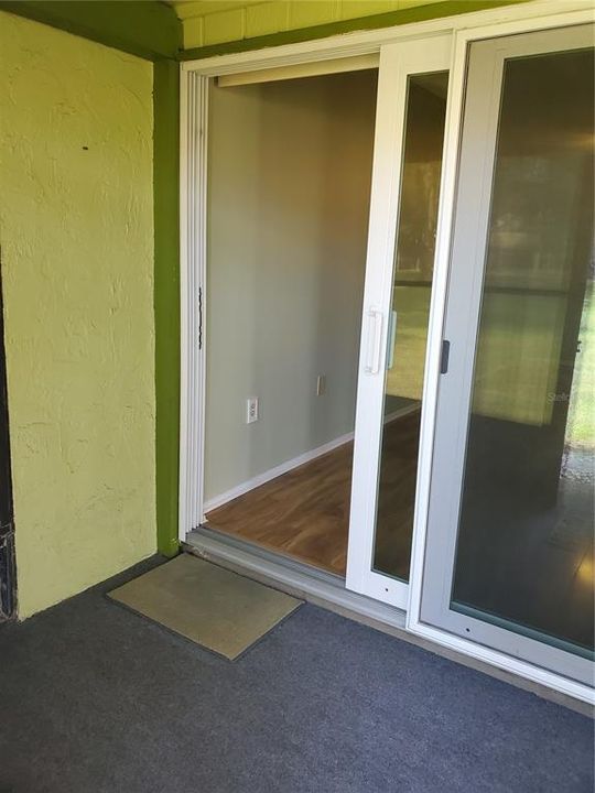 Под контрактом: $89,995 (1 спален, 1 ванн, 714 Квадратных фут)