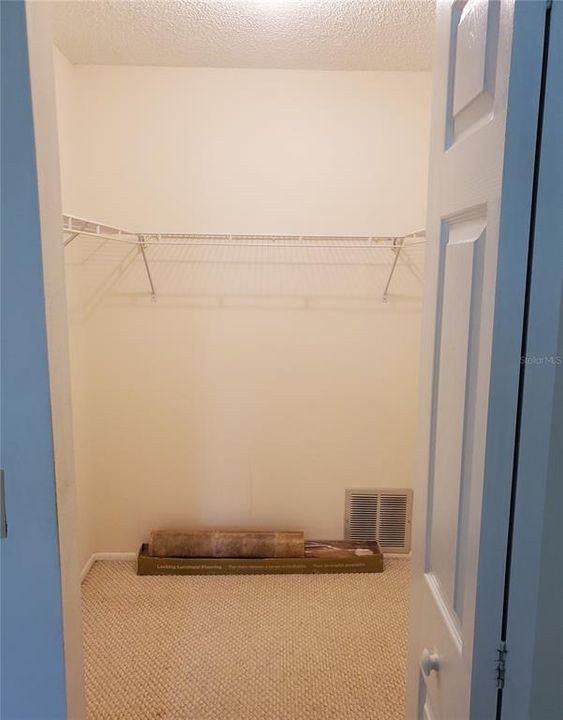 Под контрактом: $89,995 (1 спален, 1 ванн, 714 Квадратных фут)