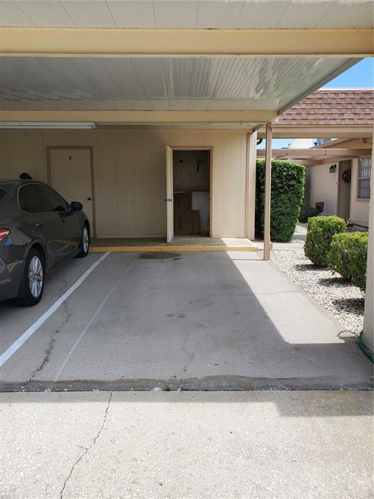 Под контрактом: $89,995 (1 спален, 1 ванн, 714 Квадратных фут)