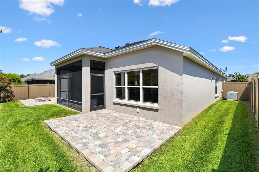 Activo con contrato: $565,000 (3 camas, 2 baños, 2091 Pies cuadrados)