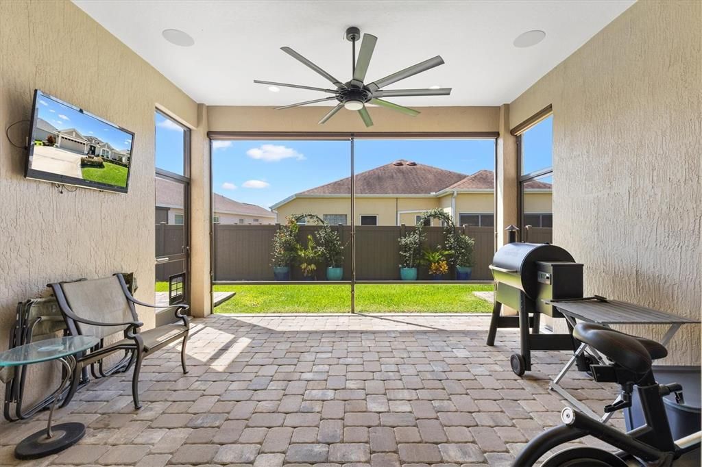 Activo con contrato: $565,000 (3 camas, 2 baños, 2091 Pies cuadrados)