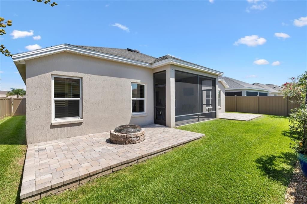 Activo con contrato: $565,000 (3 camas, 2 baños, 2091 Pies cuadrados)