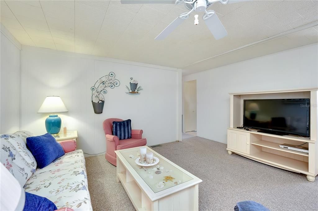 Active With Contract: $142,500 (2 beds, 2 baths, 959 Square Feet)