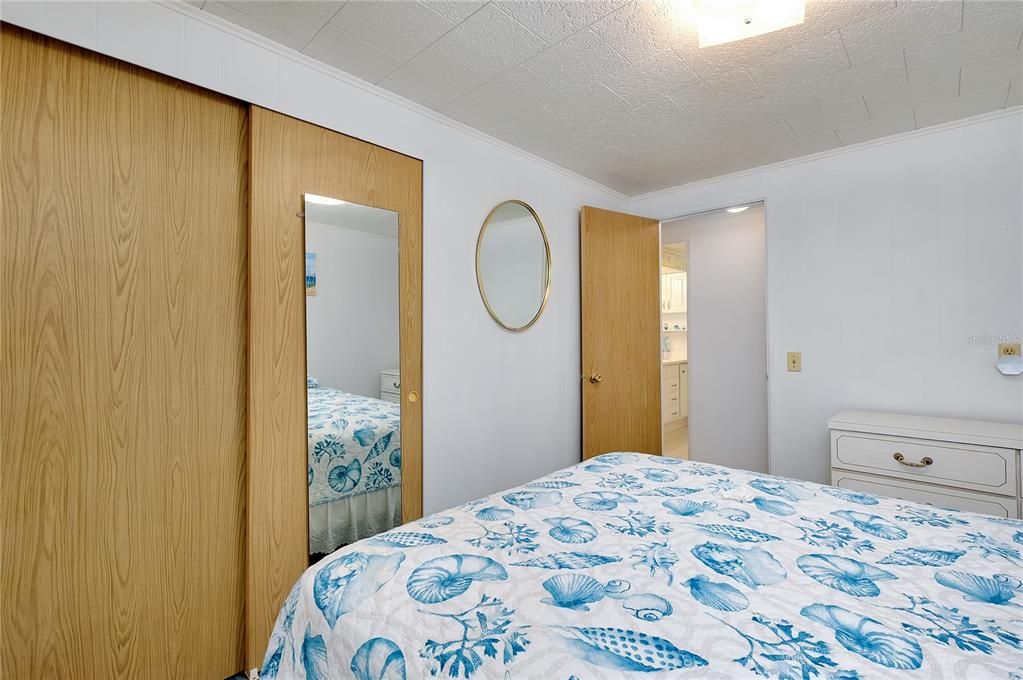 Active With Contract: $142,500 (2 beds, 2 baths, 959 Square Feet)