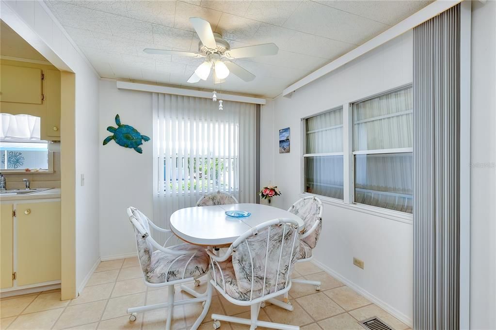 Active With Contract: $142,500 (2 beds, 2 baths, 959 Square Feet)