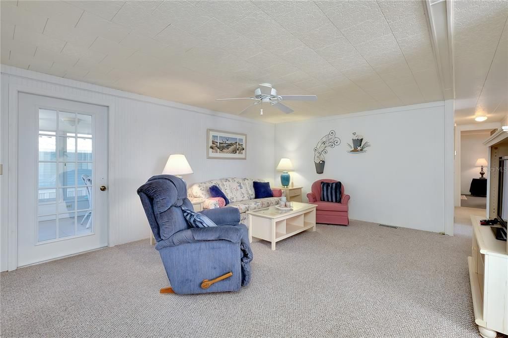 Active With Contract: $142,500 (2 beds, 2 baths, 959 Square Feet)