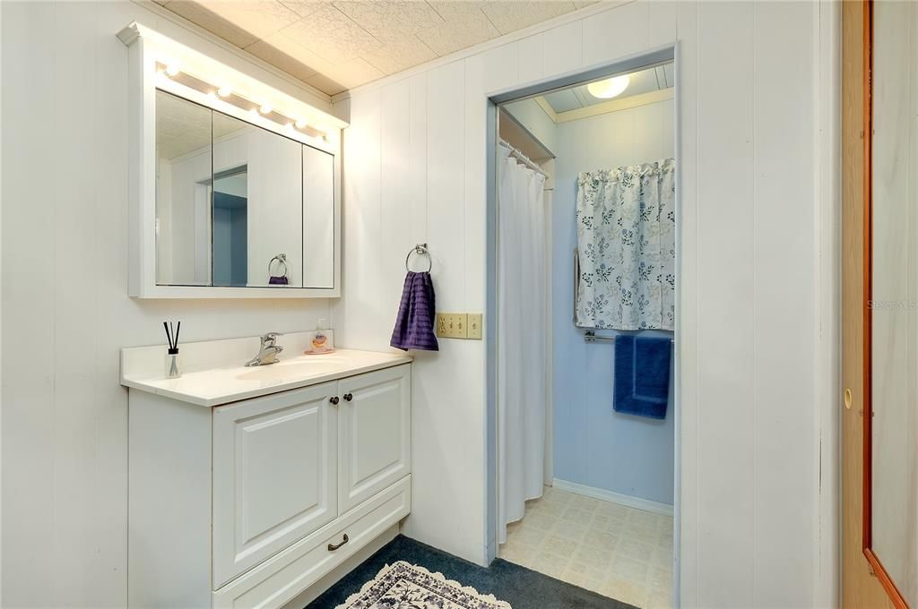 Active With Contract: $142,500 (2 beds, 2 baths, 959 Square Feet)