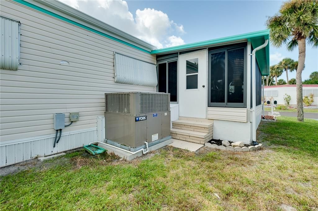 Active With Contract: $142,500 (2 beds, 2 baths, 959 Square Feet)