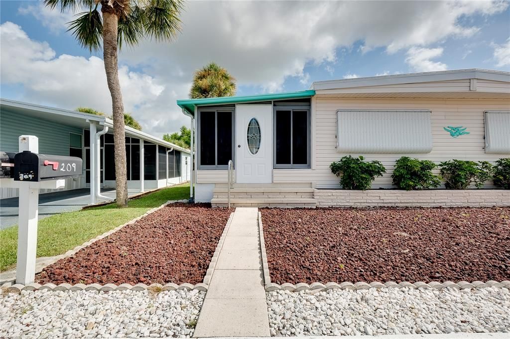 Active With Contract: $142,500 (2 beds, 2 baths, 959 Square Feet)