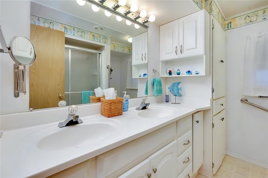 Active With Contract: $142,500 (2 beds, 2 baths, 959 Square Feet)