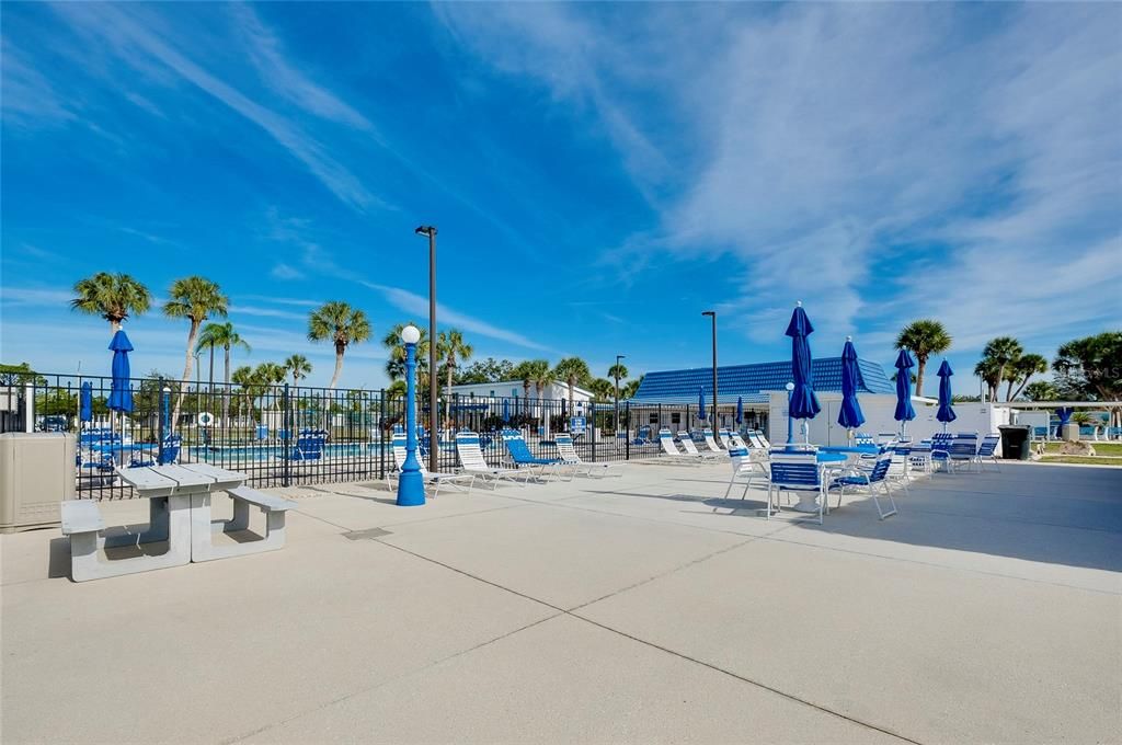 Active With Contract: $142,500 (2 beds, 2 baths, 959 Square Feet)