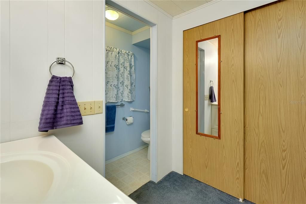 Active With Contract: $142,500 (2 beds, 2 baths, 959 Square Feet)