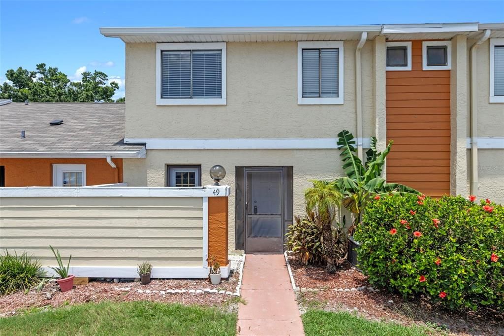 Под контрактом: $239,900 (3 спален, 2 ванн, 1214 Квадратных фут)