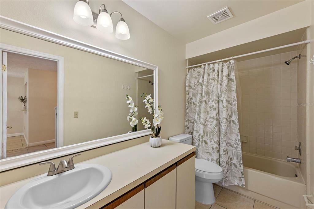 Под контрактом: $239,900 (3 спален, 2 ванн, 1214 Квадратных фут)