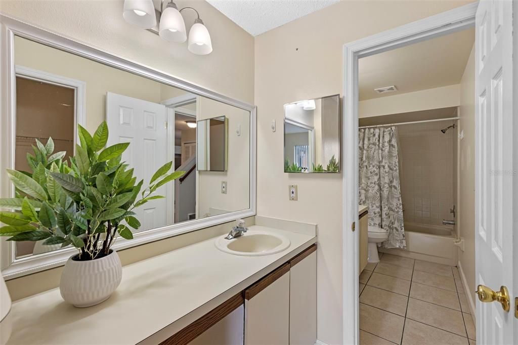 Под контрактом: $239,900 (3 спален, 2 ванн, 1214 Квадратных фут)