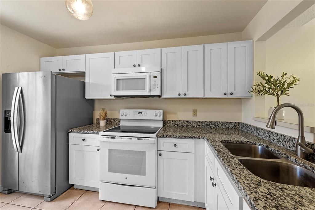 Под контрактом: $239,900 (3 спален, 2 ванн, 1214 Квадратных фут)