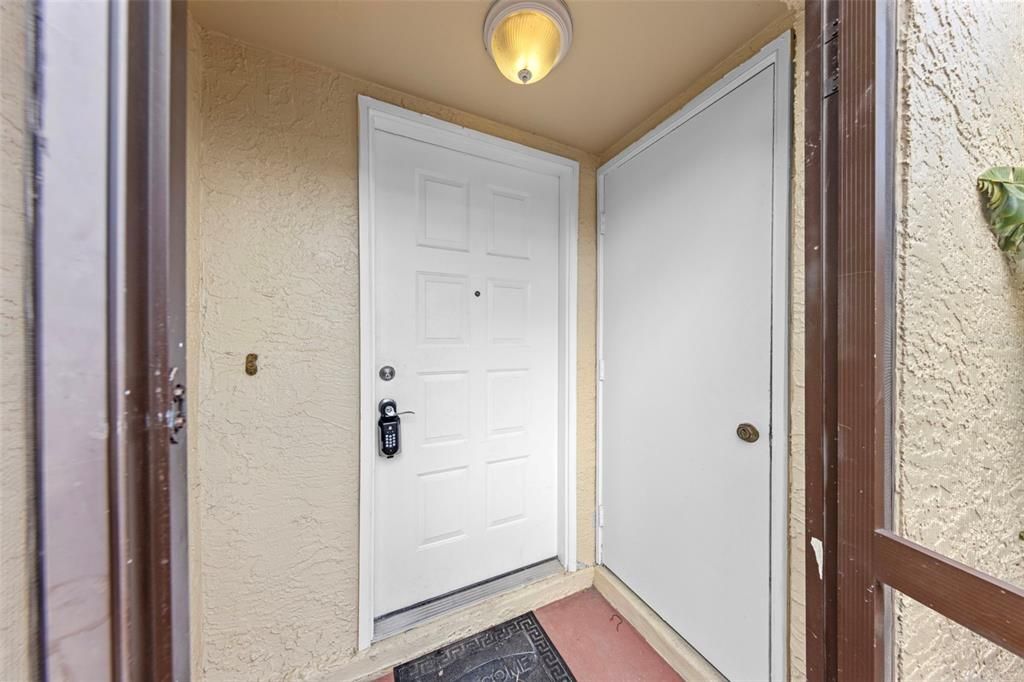 Под контрактом: $239,900 (3 спален, 2 ванн, 1214 Квадратных фут)