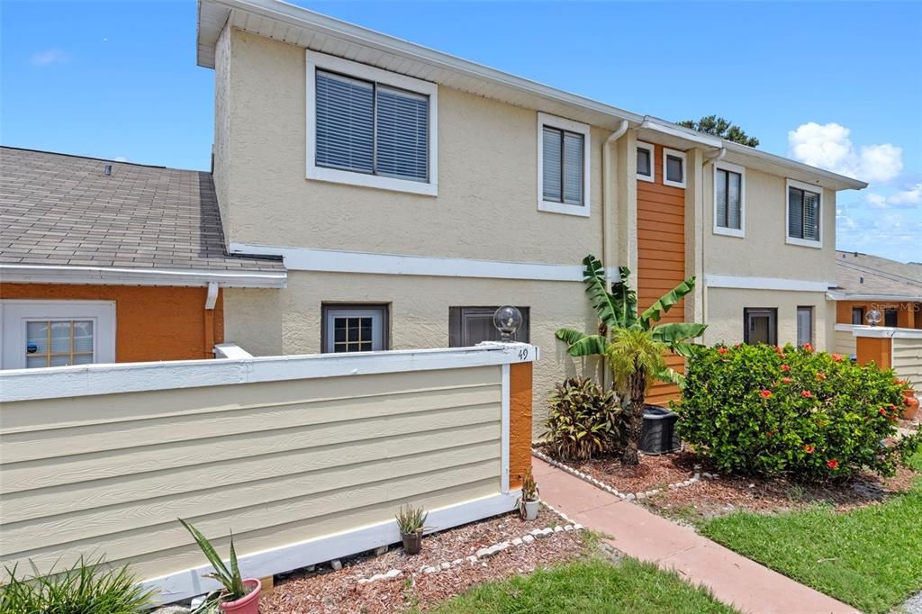 Под контрактом: $239,900 (3 спален, 2 ванн, 1214 Квадратных фут)