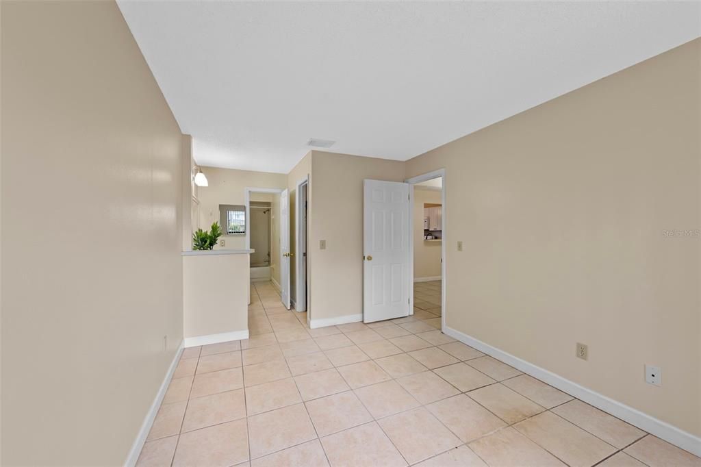 Под контрактом: $239,900 (3 спален, 2 ванн, 1214 Квадратных фут)