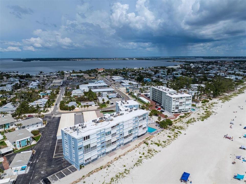 For Sale: $1,325,000 (3 beds, 2 baths, 1516 Square Feet)