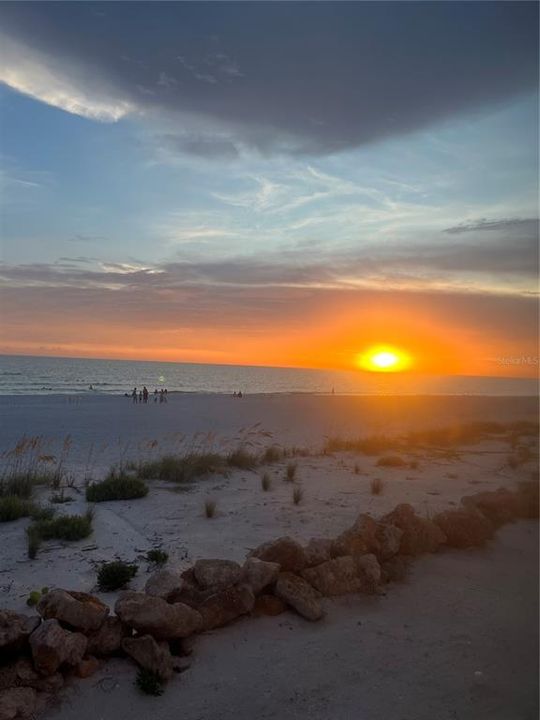 For Sale: $1,325,000 (3 beds, 2 baths, 1516 Square Feet)