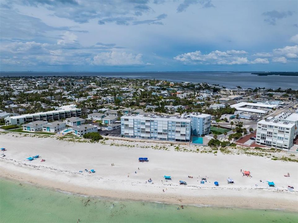 For Sale: $1,325,000 (3 beds, 2 baths, 1516 Square Feet)