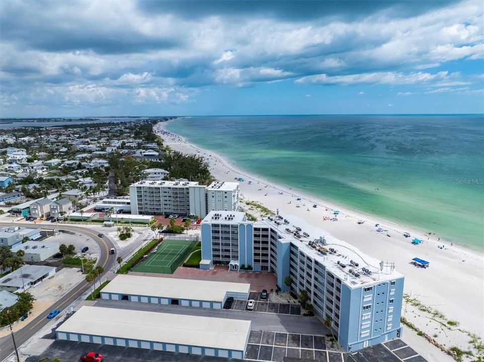 For Sale: $1,325,000 (3 beds, 2 baths, 1516 Square Feet)