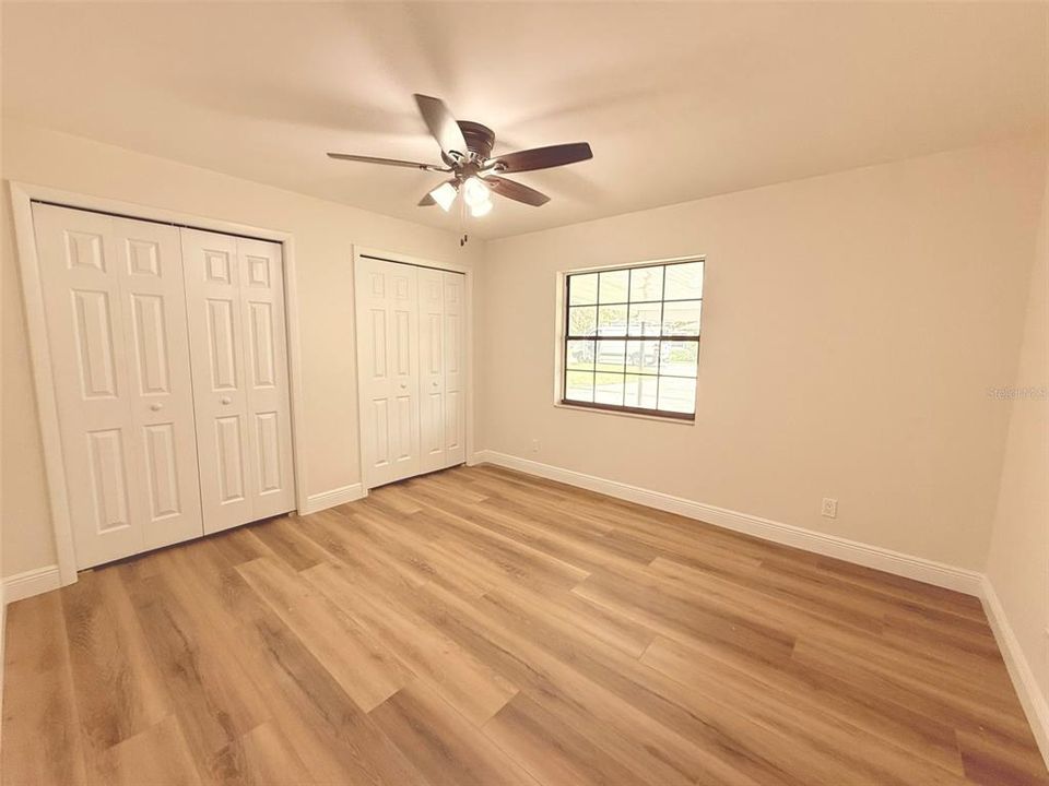 合同活跃: $349,900 (4 贝兹, 3 浴室, 1825 平方英尺)