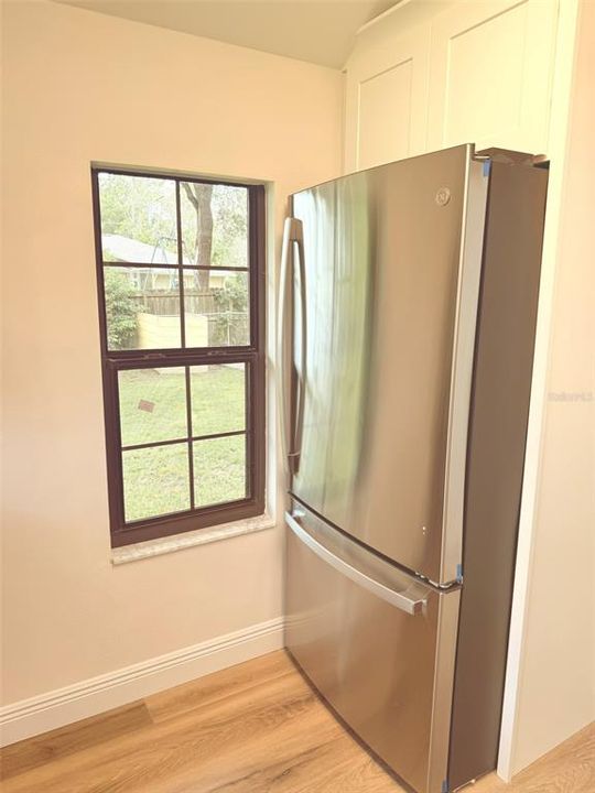 合同活跃: $349,900 (4 贝兹, 3 浴室, 1825 平方英尺)