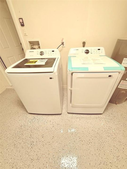 合同活跃: $349,900 (4 贝兹, 3 浴室, 1825 平方英尺)