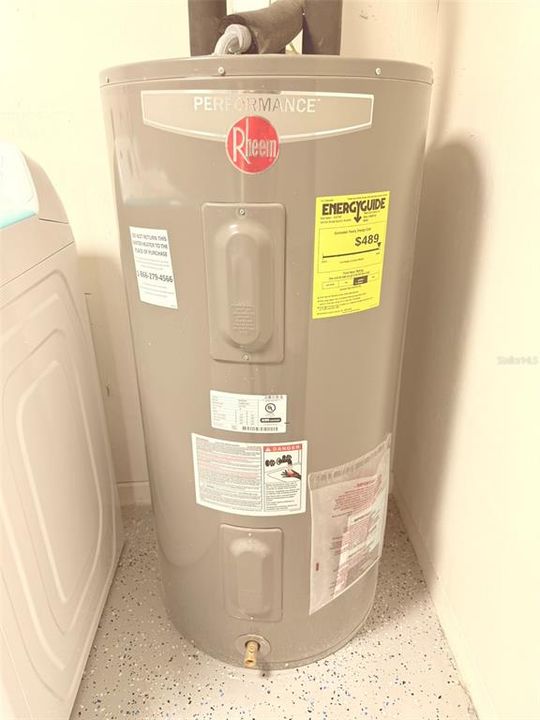 合同活跃: $349,900 (4 贝兹, 3 浴室, 1825 平方英尺)