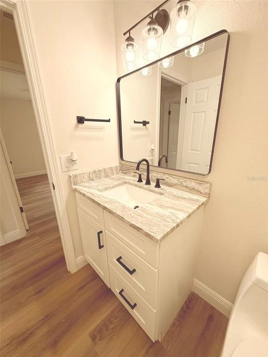 合同活跃: $349,900 (4 贝兹, 3 浴室, 1825 平方英尺)