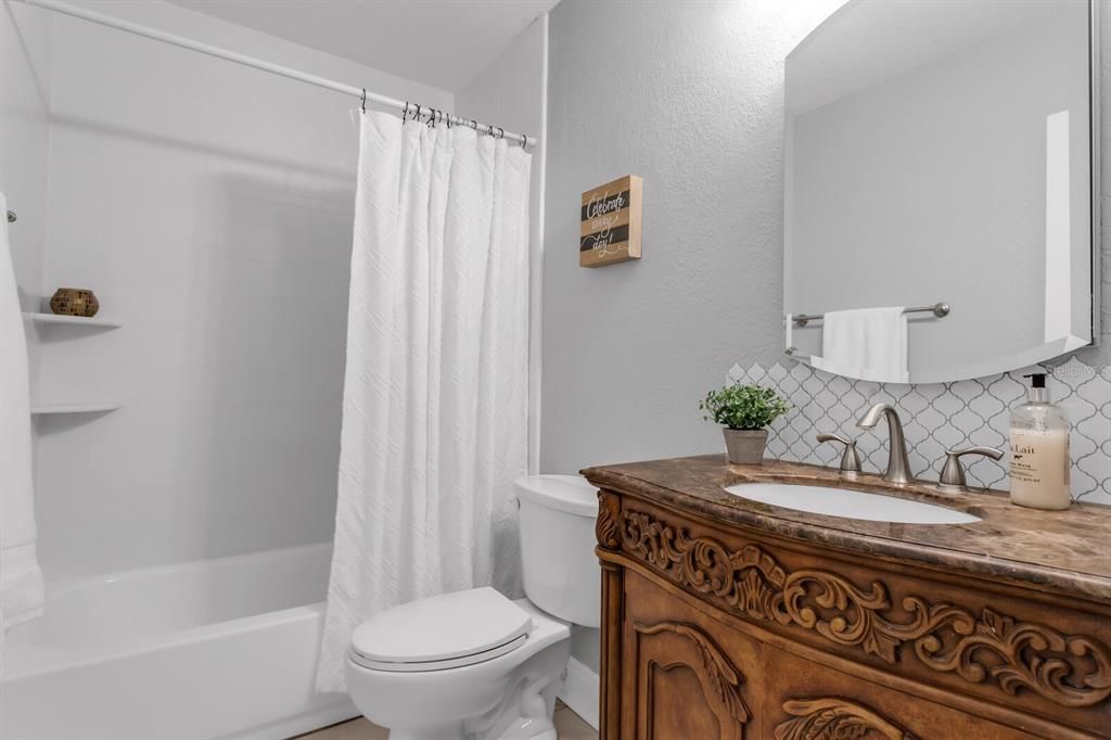 Activo con contrato: $225,000 (2 camas, 1 baños, 1190 Pies cuadrados)