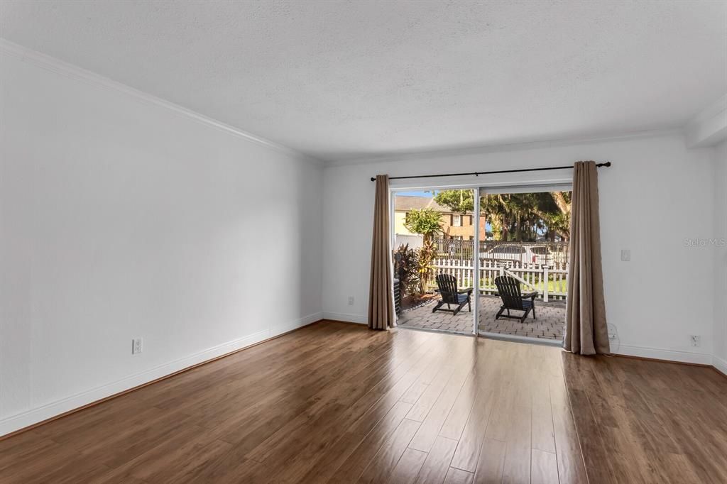 Activo con contrato: $225,000 (2 camas, 1 baños, 1190 Pies cuadrados)