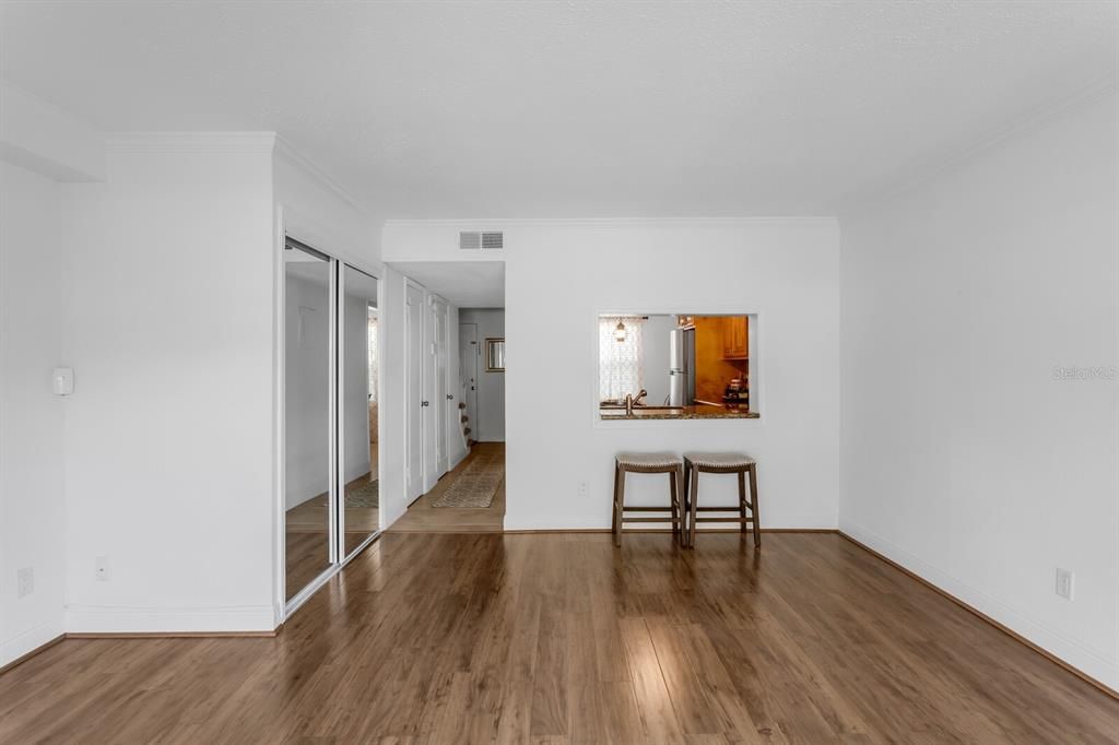 Activo con contrato: $225,000 (2 camas, 1 baños, 1190 Pies cuadrados)