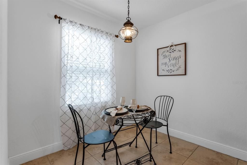 Activo con contrato: $225,000 (2 camas, 1 baños, 1190 Pies cuadrados)